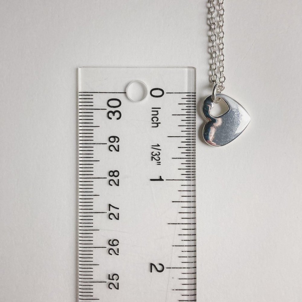 Avon Valentine's Cutout Heart Charm Chain Necklace - Picture 6 of 6